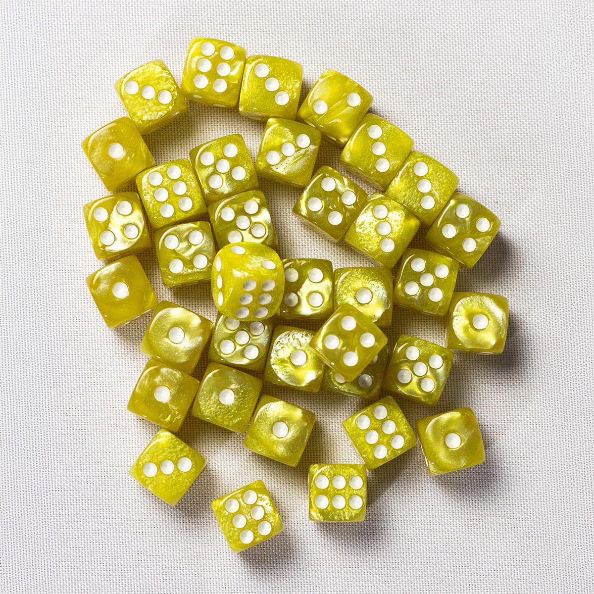 GEM Dice - 36 d6 de 12mm - Perolado - Amarelo - Imagem 2