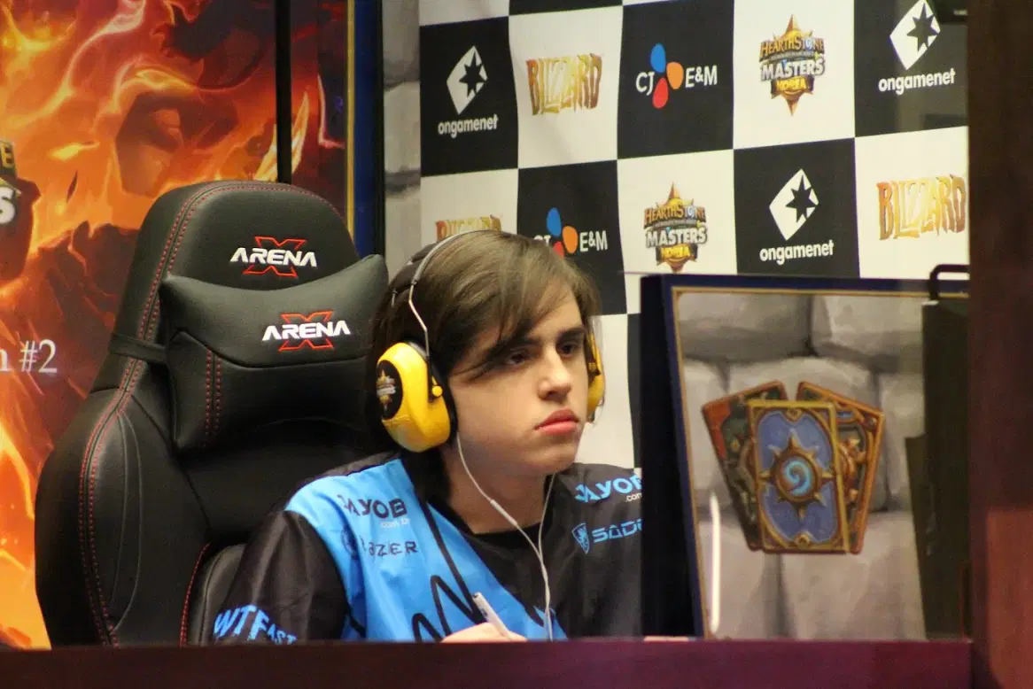 Leo Leomane Almeida jogando Magic: The Gathering